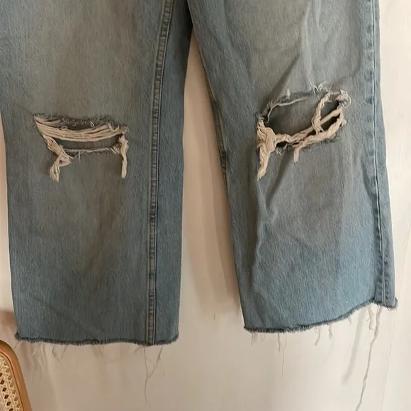Zara ripped light wash jeans - Picture 3 of 6